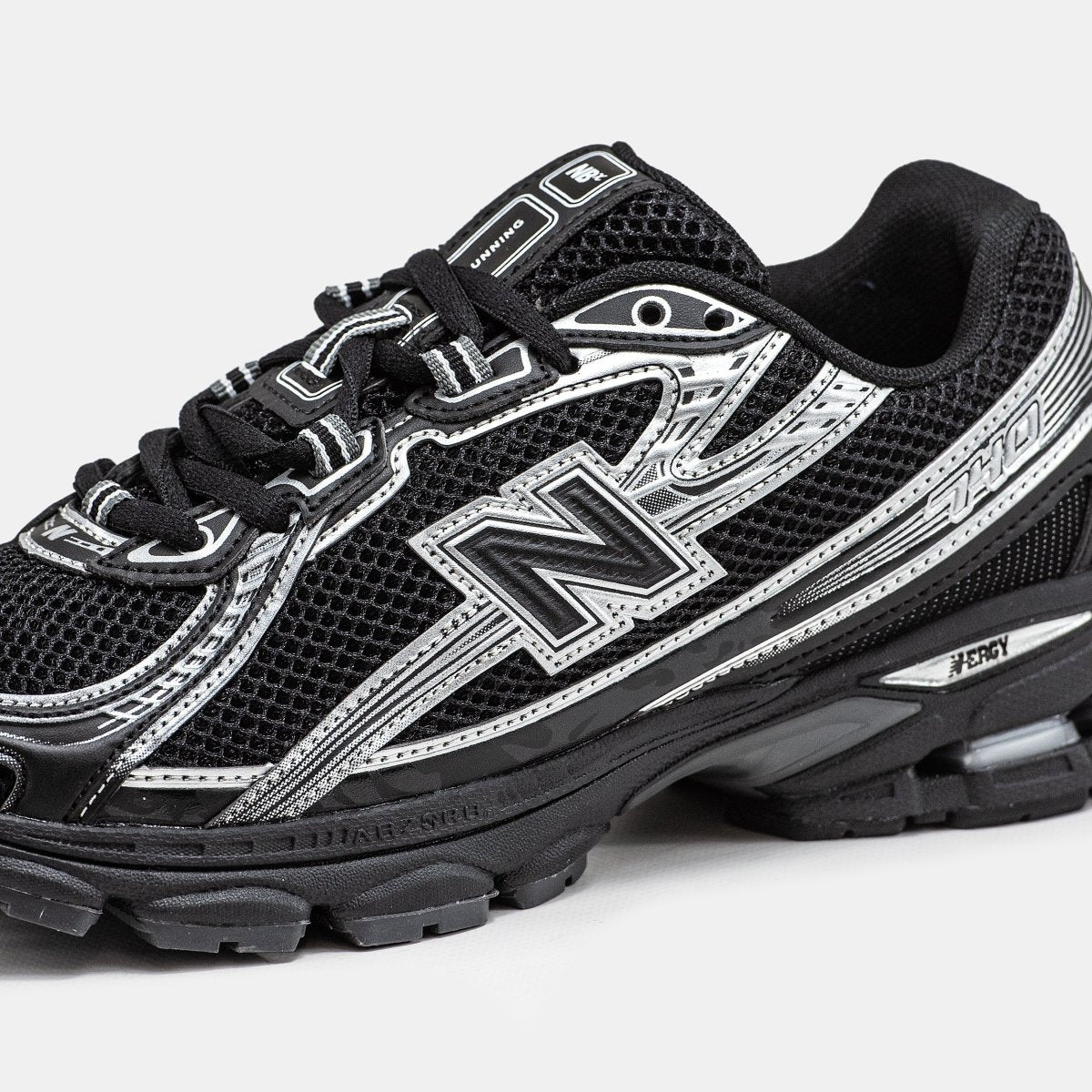 New Balance 740 Black Silver - oceanhype -
