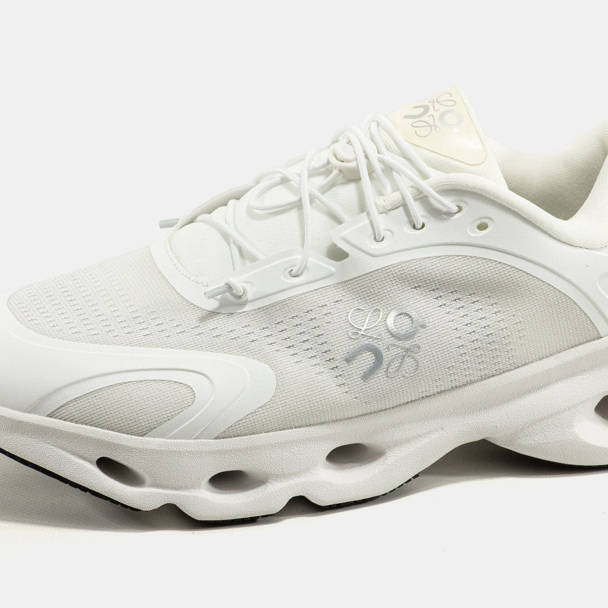On Cloudsolo x Loewe White - oceanhype - 