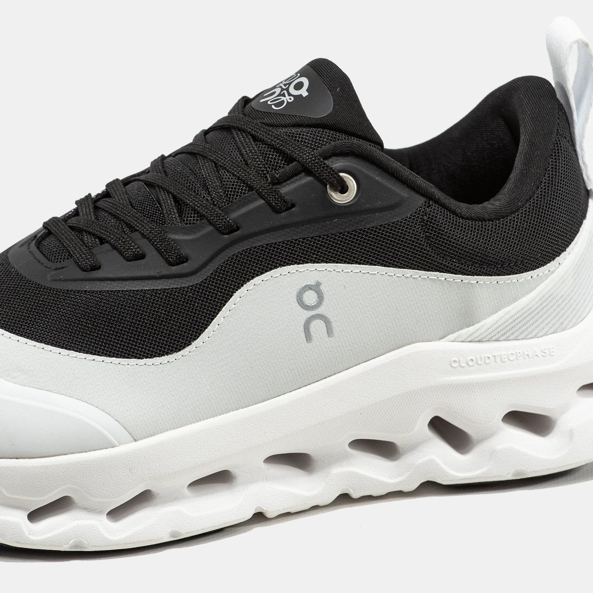 On Cloudtilt x Loewe White Black - oceanhype - 