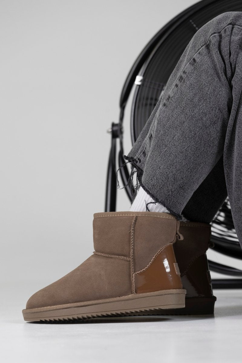 UGG Classic Mini Light Brown Cinnamon Lacquer - oceanhype - 