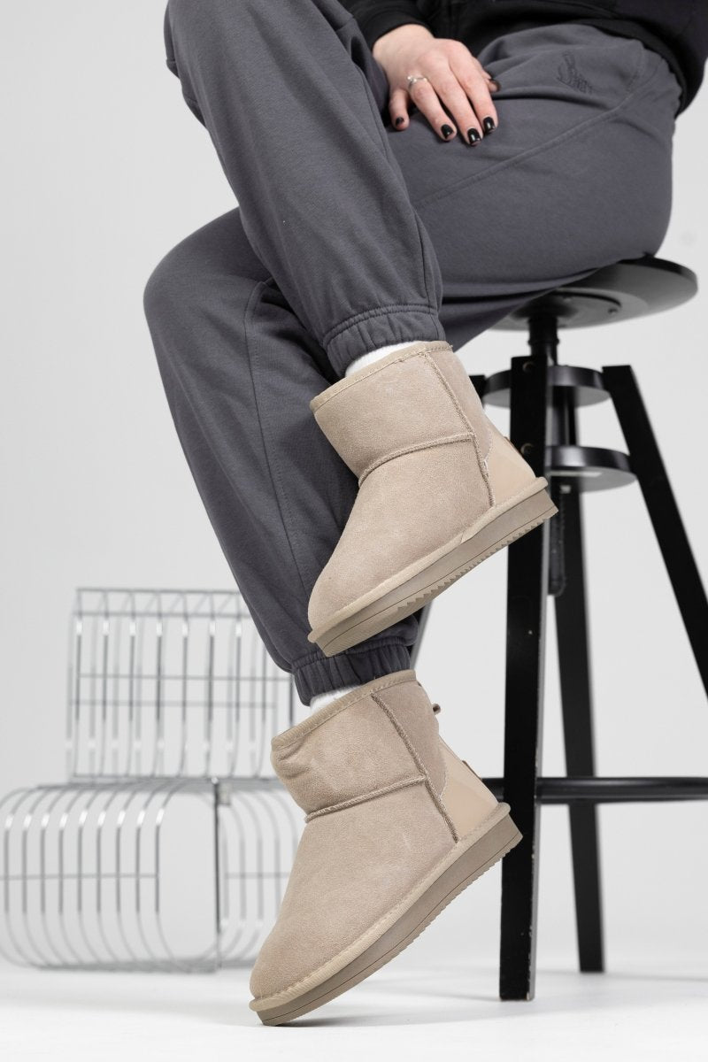 UGG Classic Mini Beige Lacquer - oceanhype - 