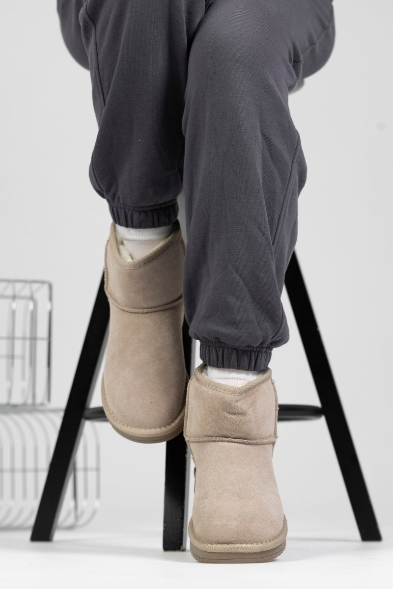 UGG Classic Mini Beige Lacquer - oceanhype - 