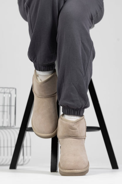UGG Classic Mini Beige Lacquer - oceanhype - 