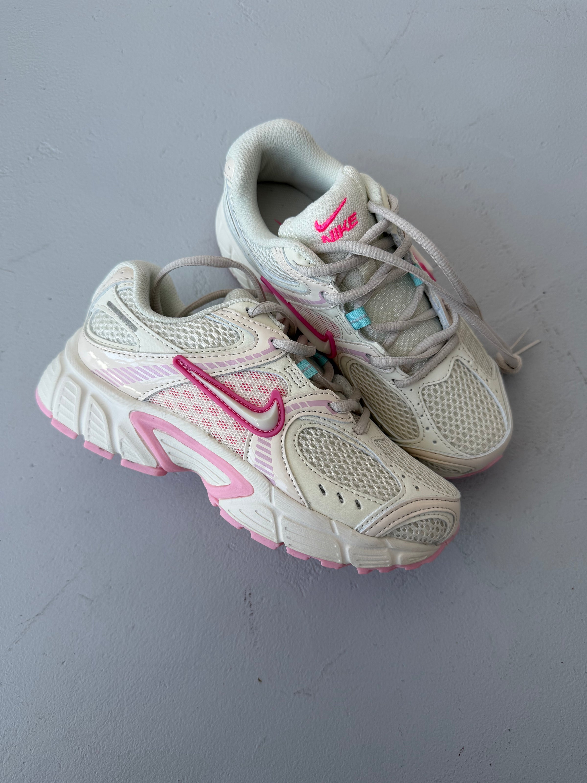 Nike V5 RNR Beige Pink