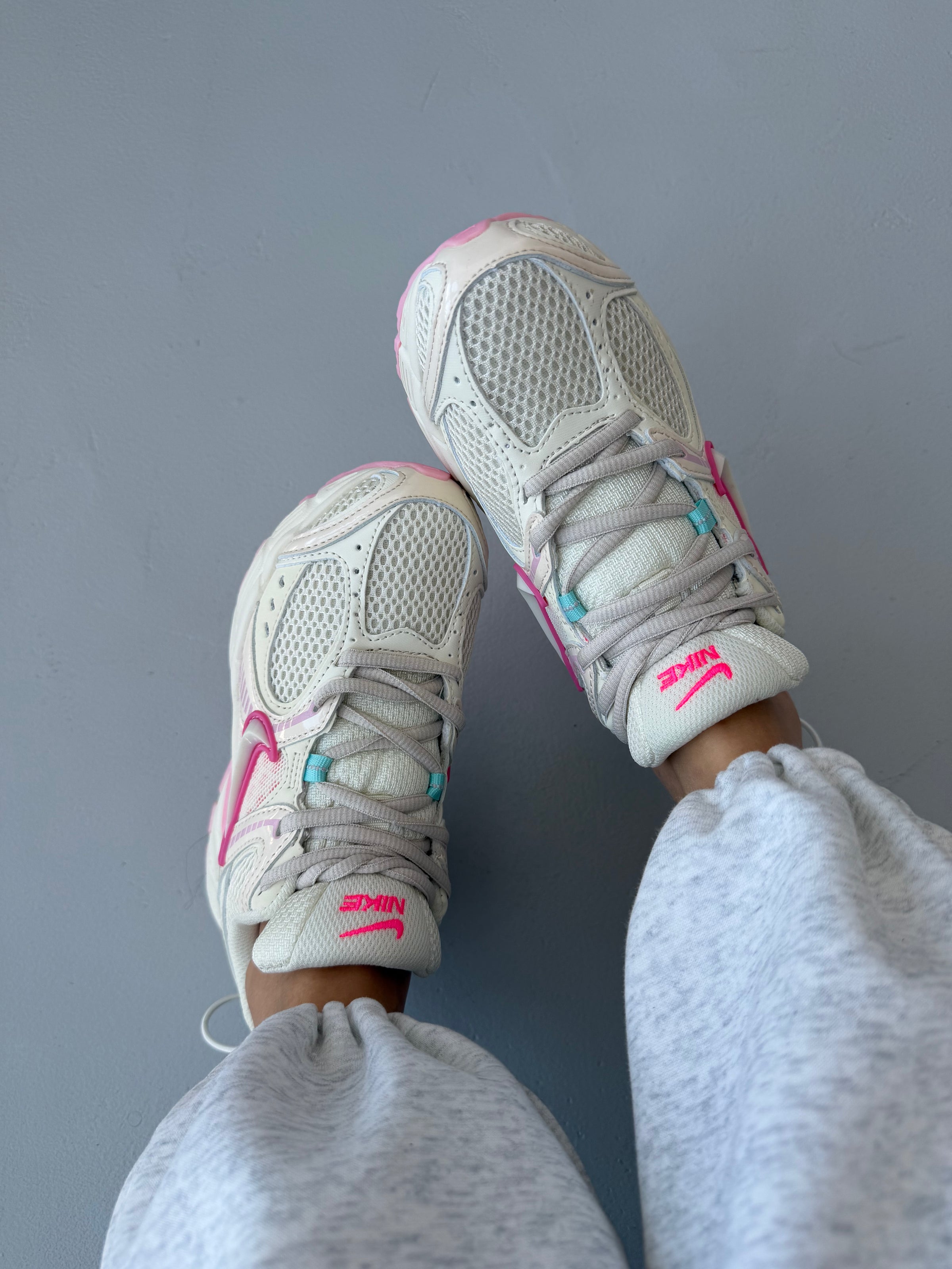Nike V5 RNR Beige Pink
