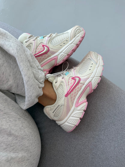 Nike V5 RNR Beige Pink