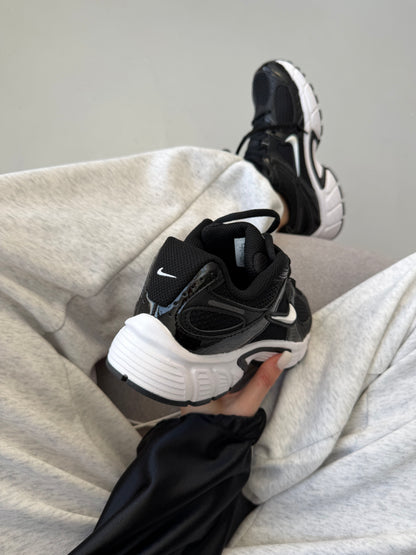 Nike V5 RNR Black White