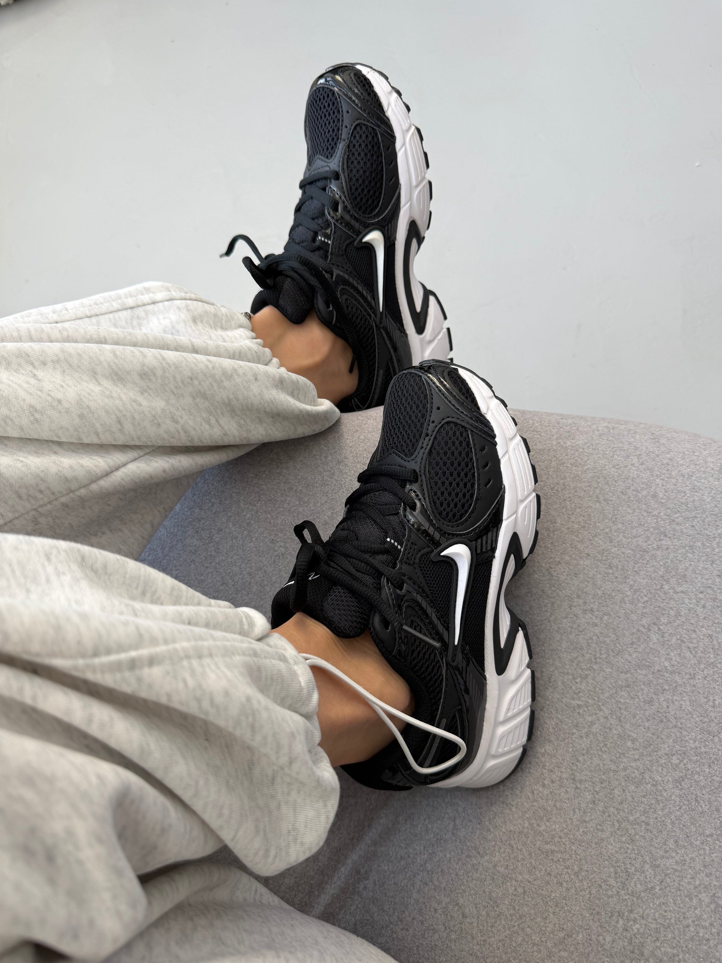 Nike V5 RNR Black White