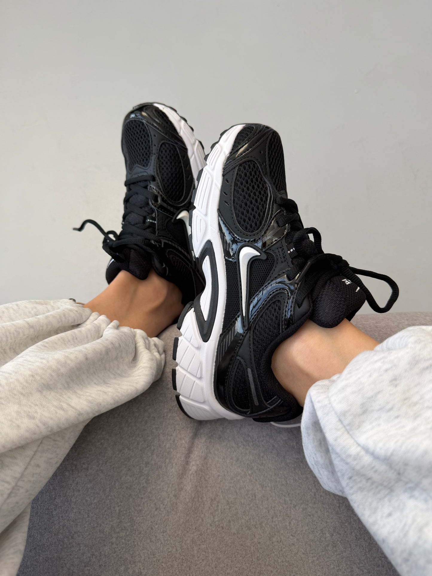 Nike V5 RNR Black White