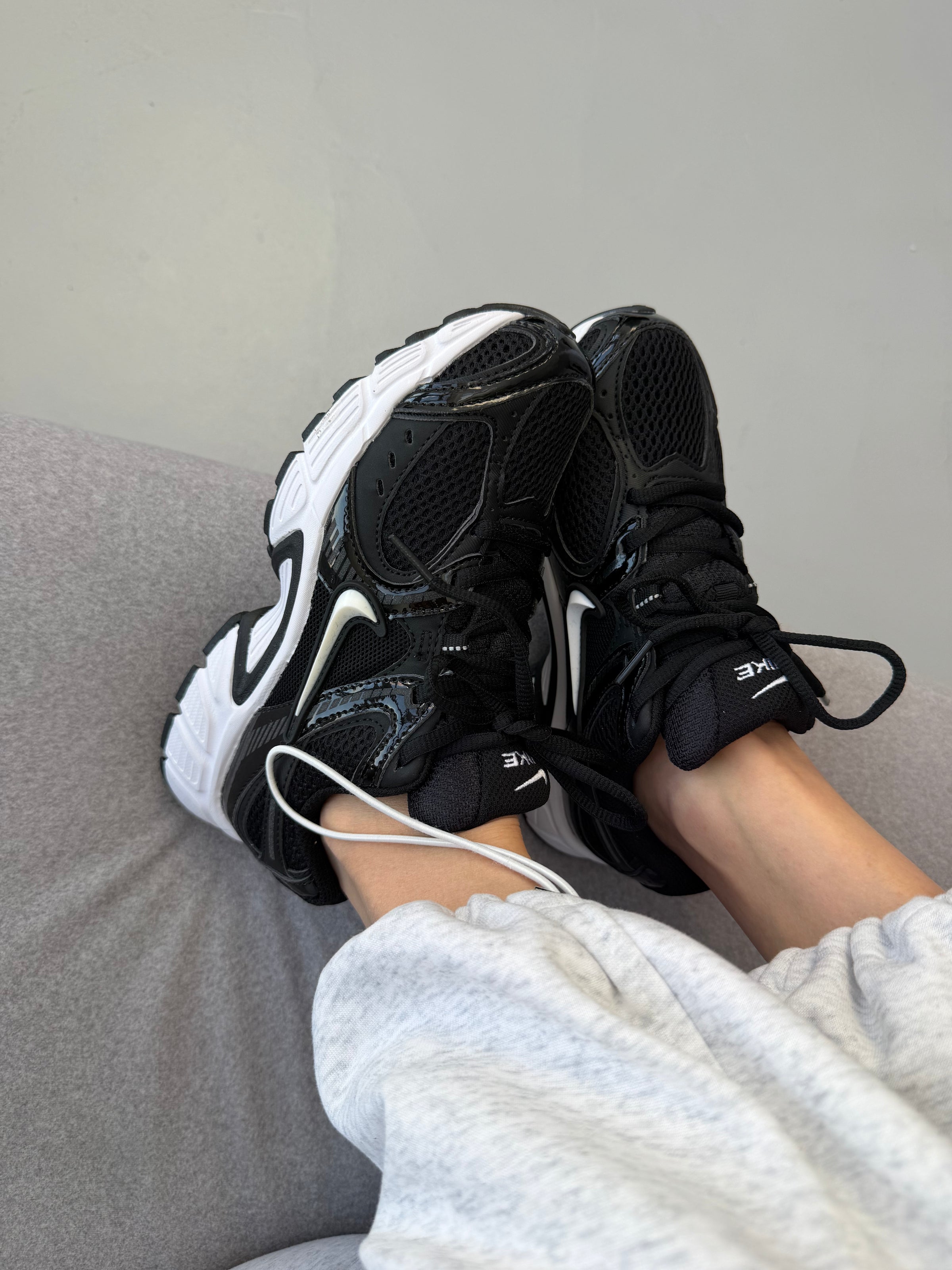 Nike V5 RNR Black White