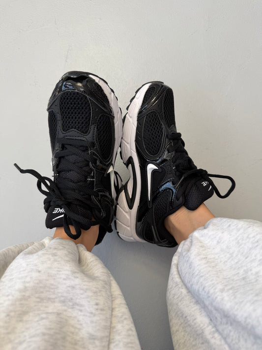 Nike V5 RNR Black White