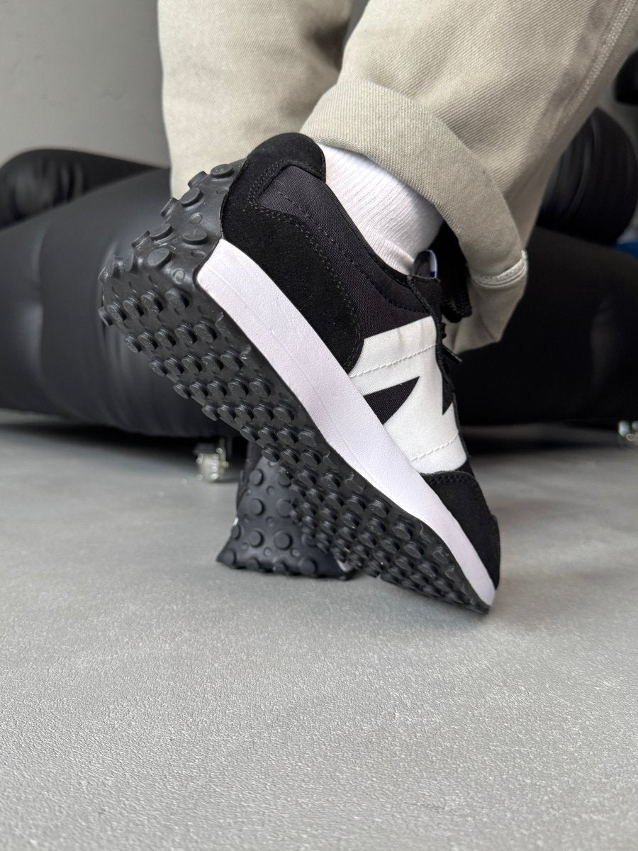 New Balance 327 Black - oceanhype - 