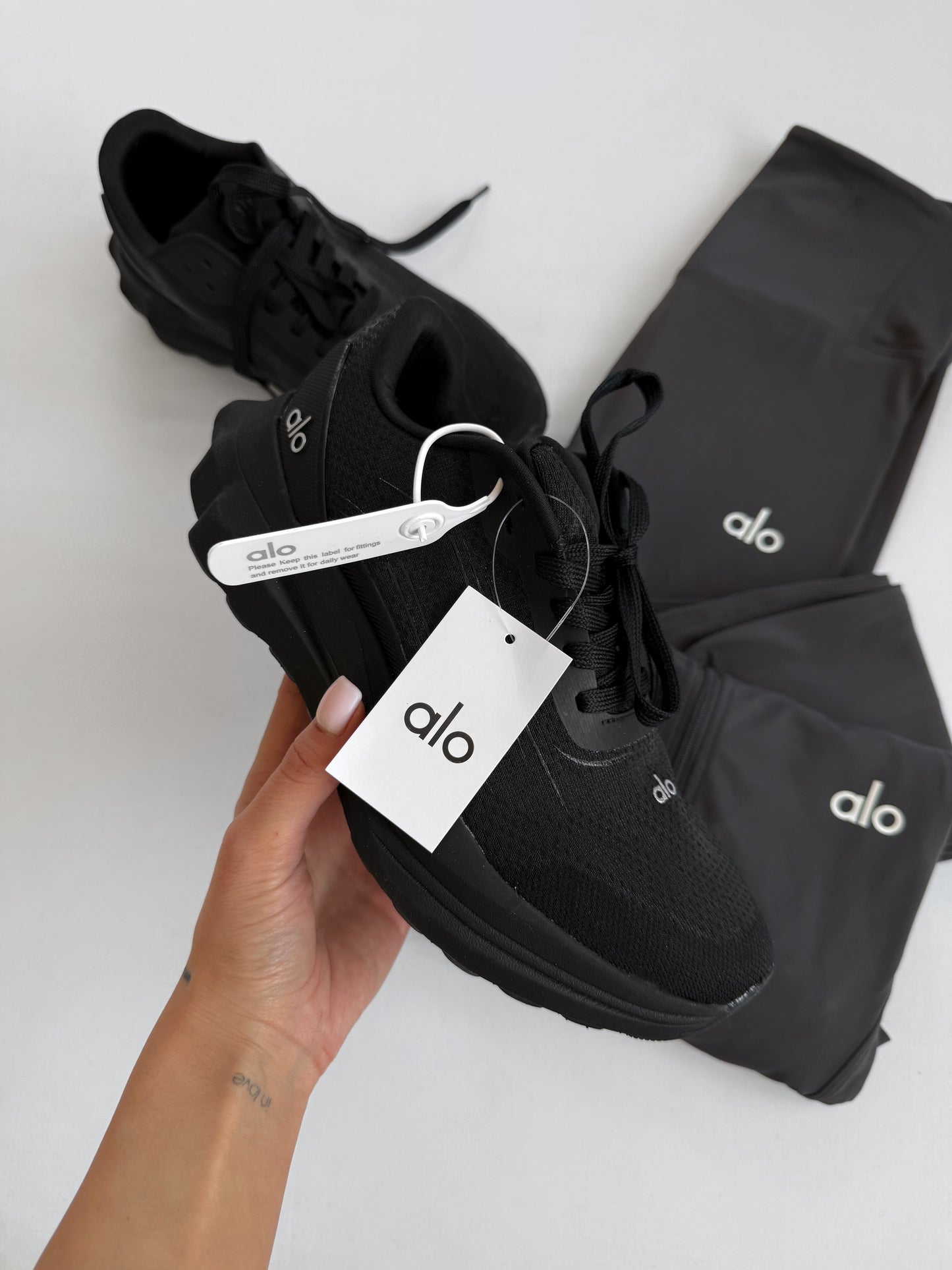 Alo Yoga Runner Preto All Black