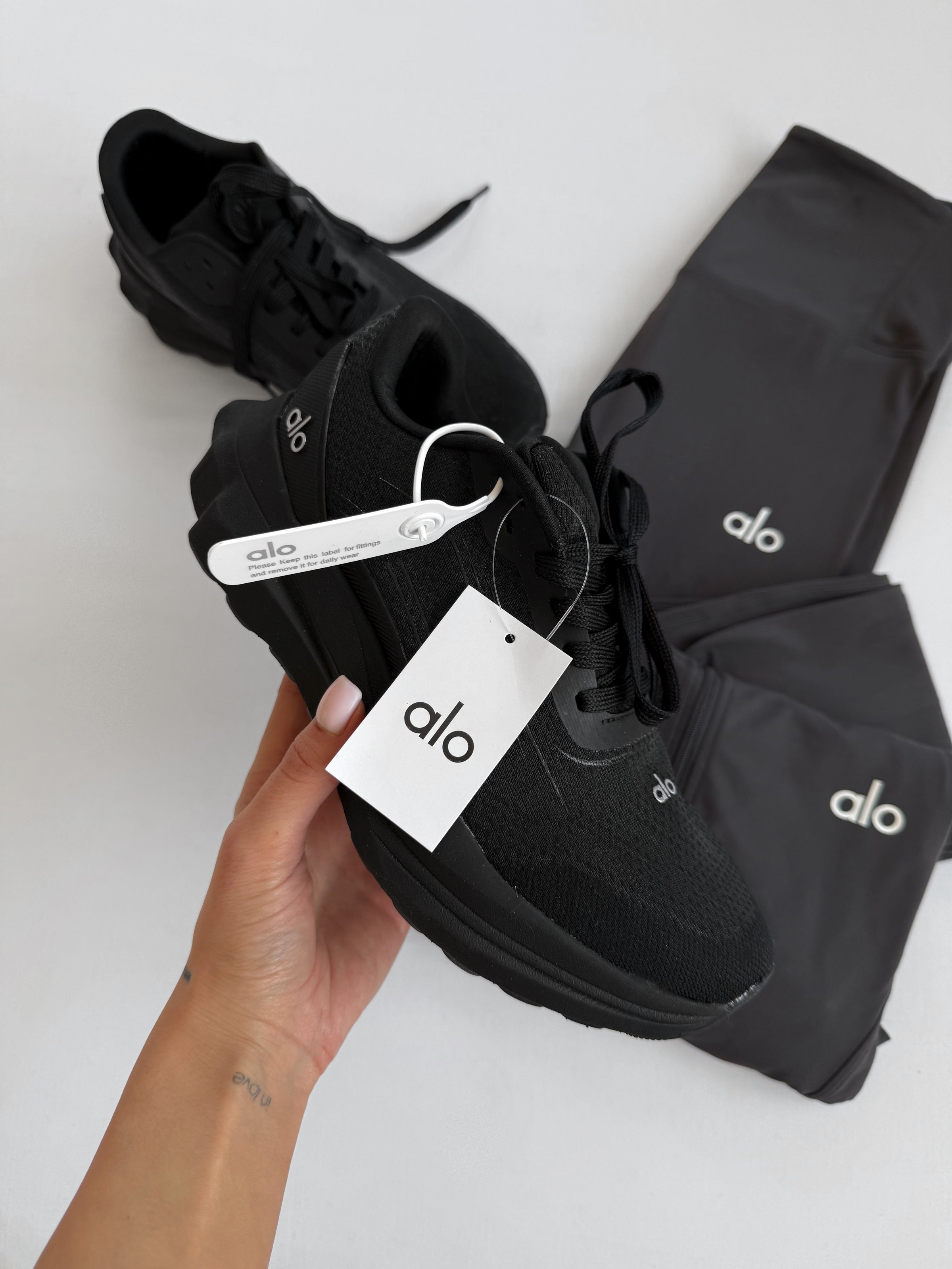 Alo Yoga Runner Preto All Black