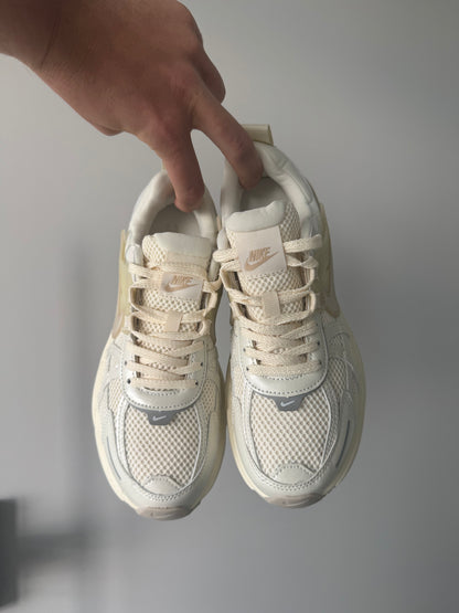 Nike V2K Runtekk White Beige Blue