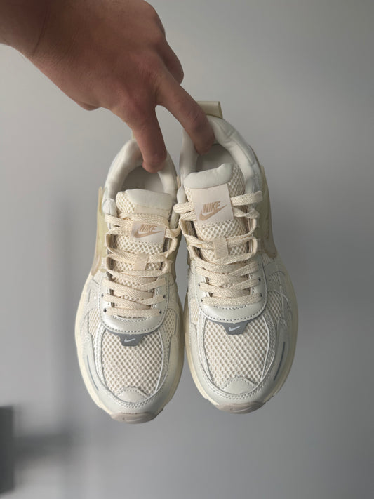 Nike V2K Runtekk White Beige Blue