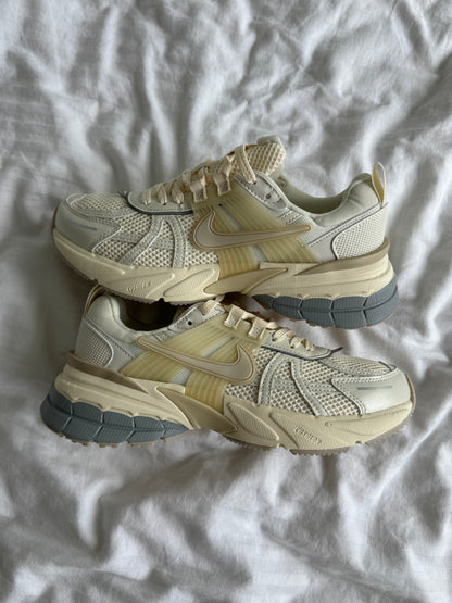 Nike V2K Runtekk White Beige Blue