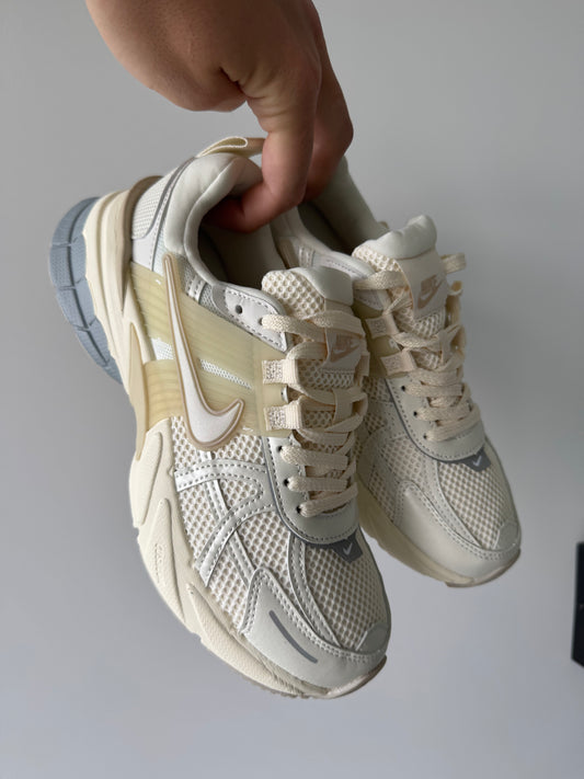 Nike V2K Runtekk White Beige Blue