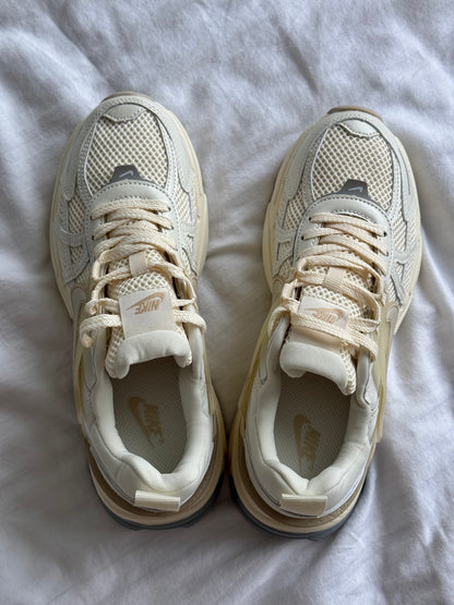 Nike V2K Runtekk White Beige Blue