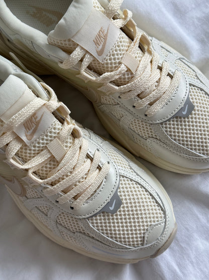 Nike V2K Runtekk White Beige Blue