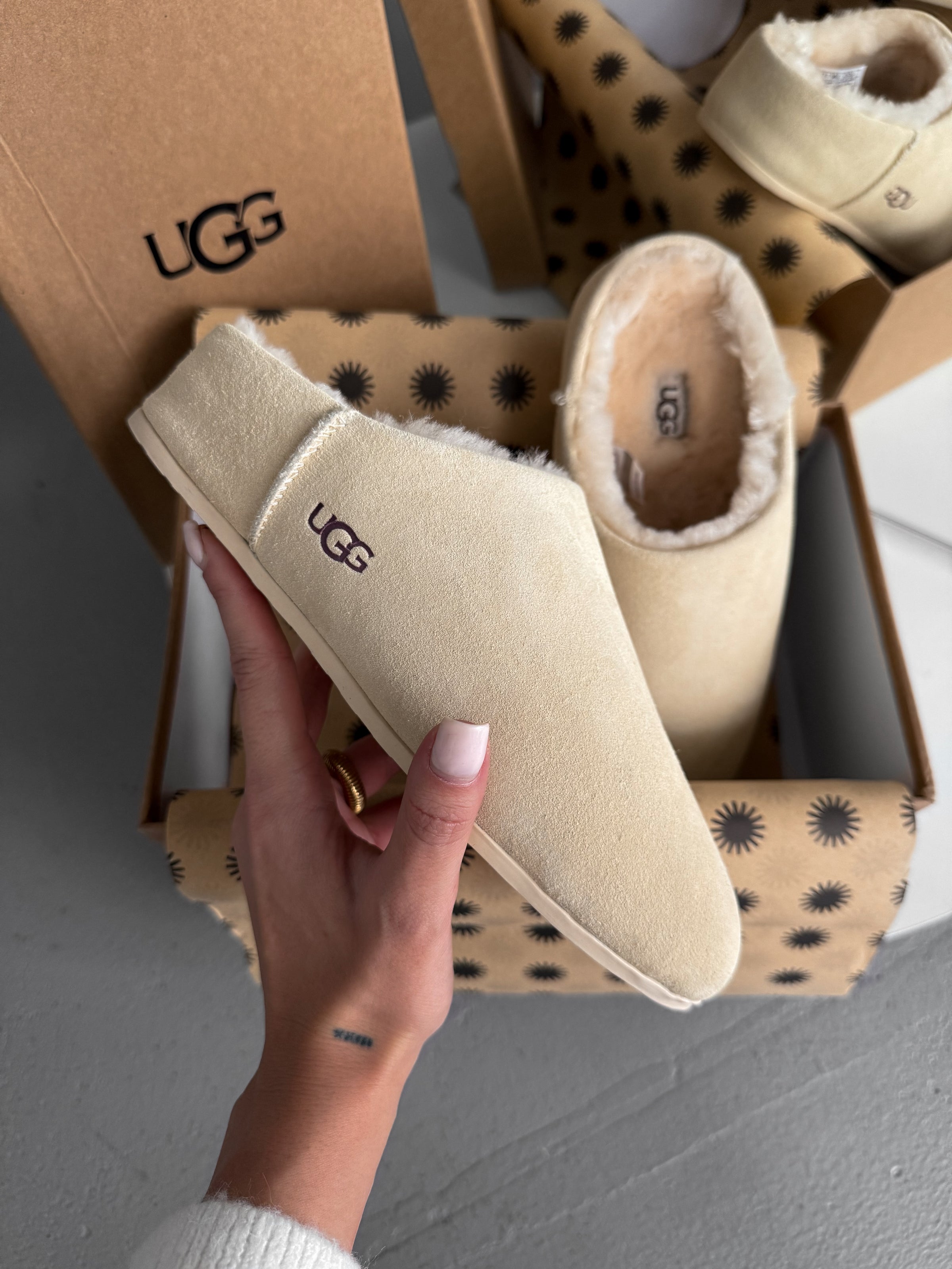 UGG Elea Slip-On Butercup