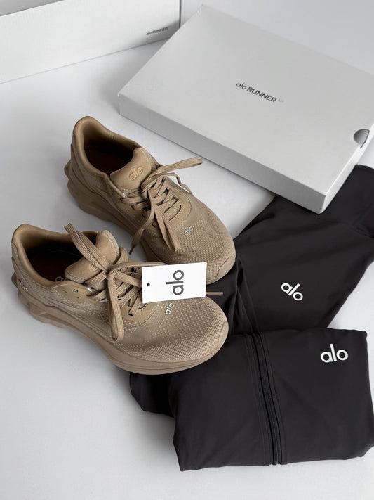 Alo Yoga Runner Beige