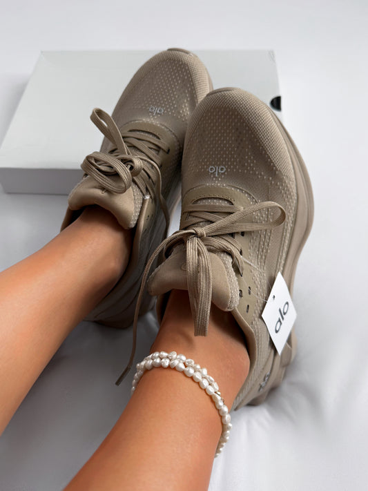 Alo Yoga Runner Beige