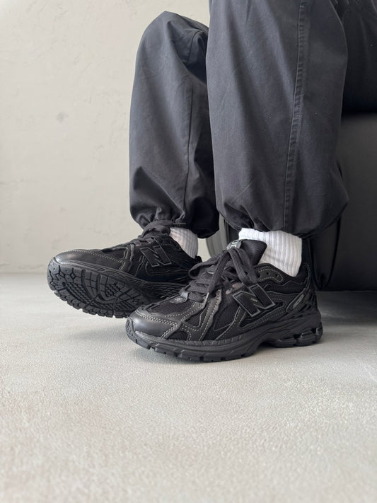 New Balance 1906D Protection Pack Triple Black - oceanhype - 