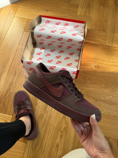 Nike SB Dunk Low City of Love Burgundy Crush - oceanhype - 