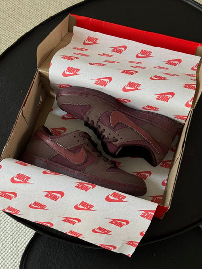 Nike SB Dunk Low City of Love Burgundy Crush - oceanhype - 