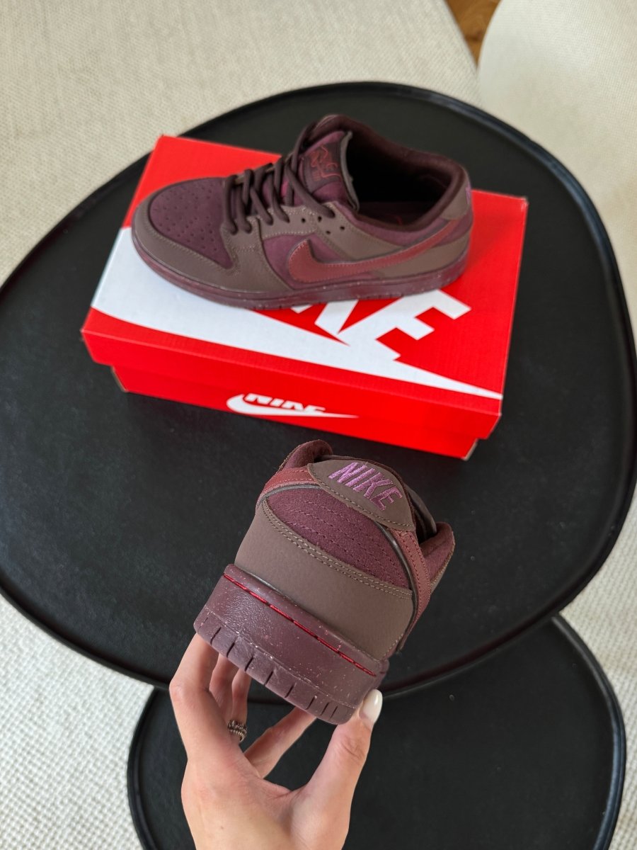 Nike SB Dunk Low City of Love Burgundy Crush - oceanhype - 