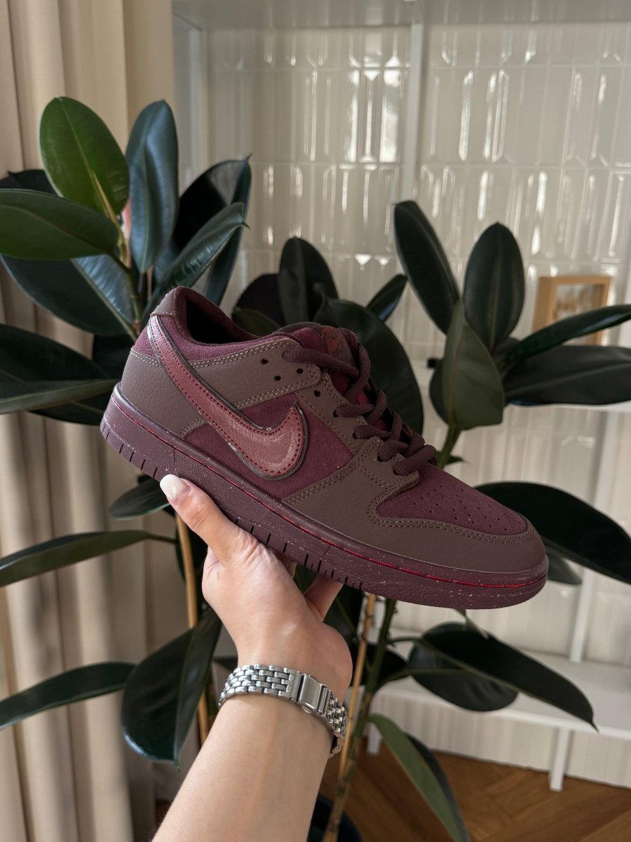 Nike SB Dunk Low City of Love Burgundy Crush - oceanhype - 