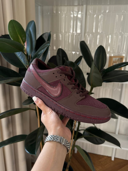 Nike SB Dunk Low City of Love Burgundy Crush - oceanhype - 