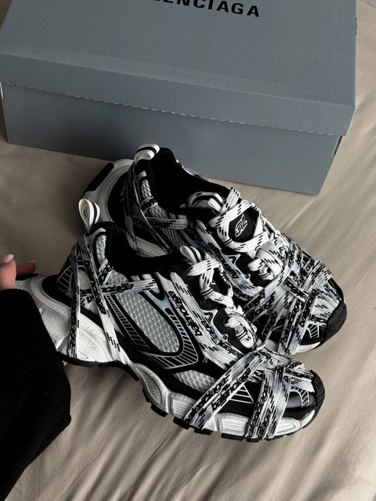Balenciaga 3XL Extreme Laces Logo Sneaker in White Black - oceanhype -