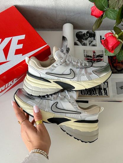 Nike V2K Runtekk Summit White Metalic Silver - oceanhype - 