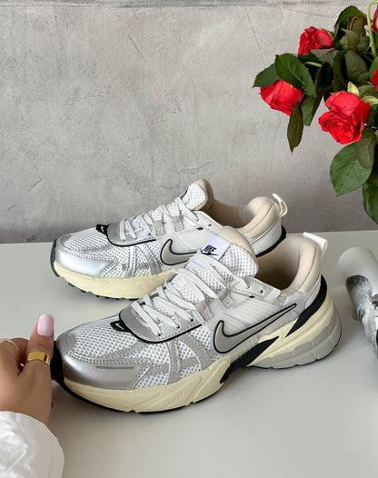 Nike V2K Runtekk Summit White Metalic Silver - oceanhype - 