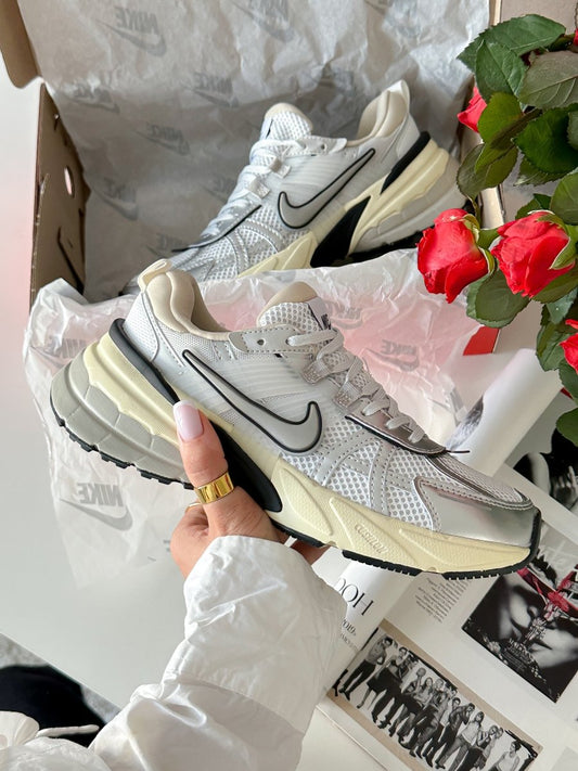 Nike V2K Runtekk Summit White Metalic Silver - oceanhype - 