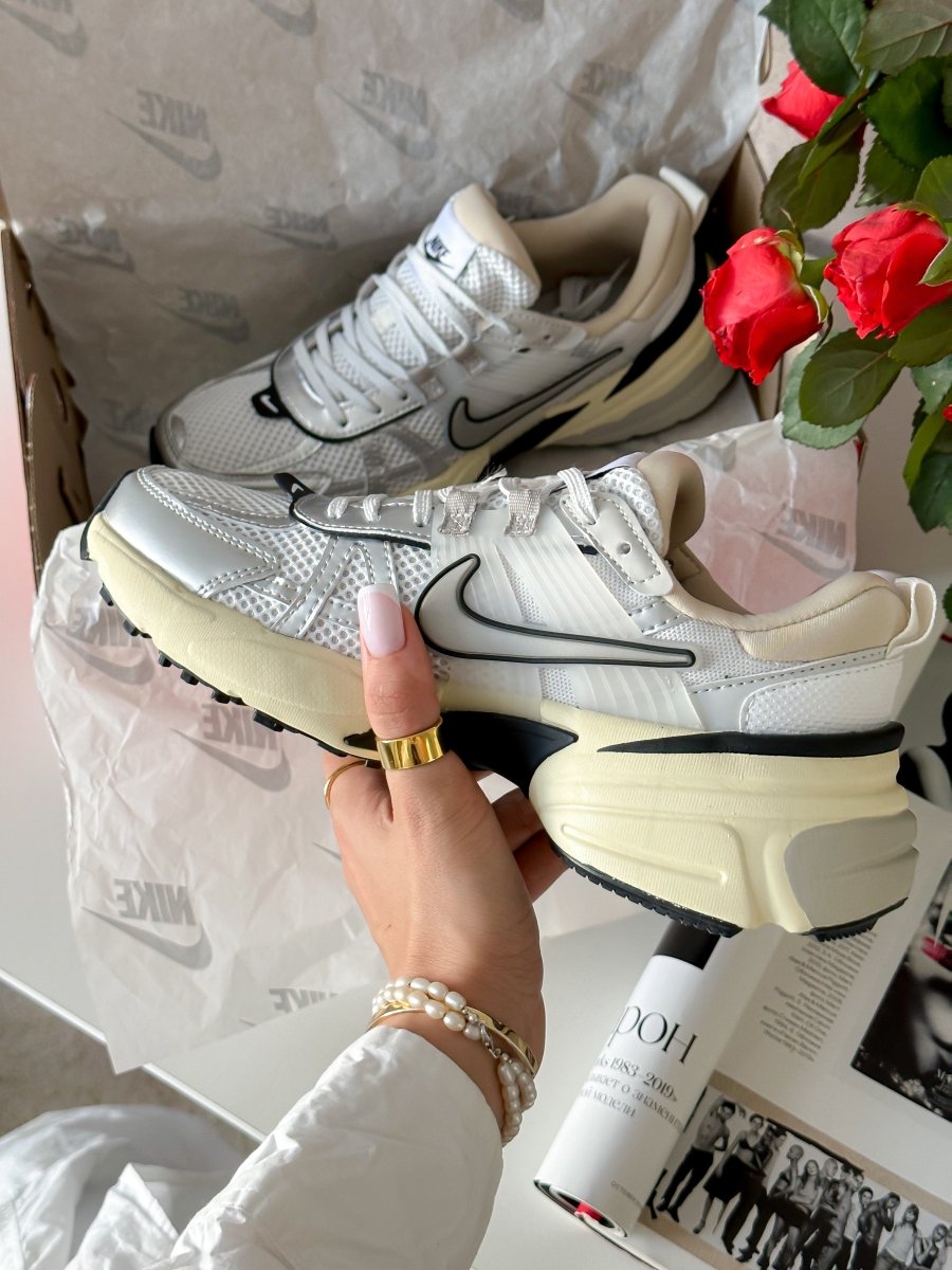 Nike V2K Runtekk Summit White Metalic Silver - oceanhype - 