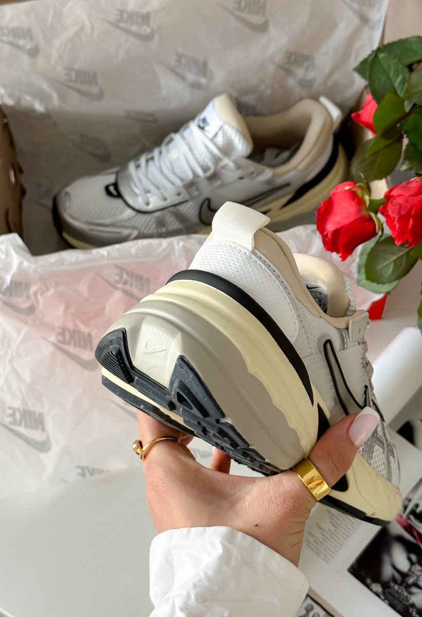 Nike V2K Runtekk Summit White Metalic Silver - oceanhype - 