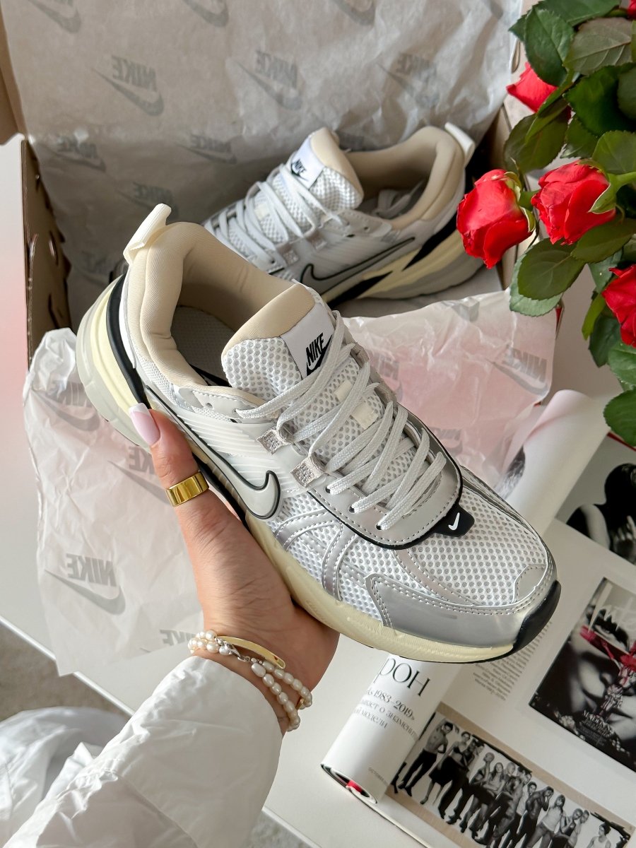 Nike V2K Runtekk Summit White Metalic Silver - oceanhype - 
