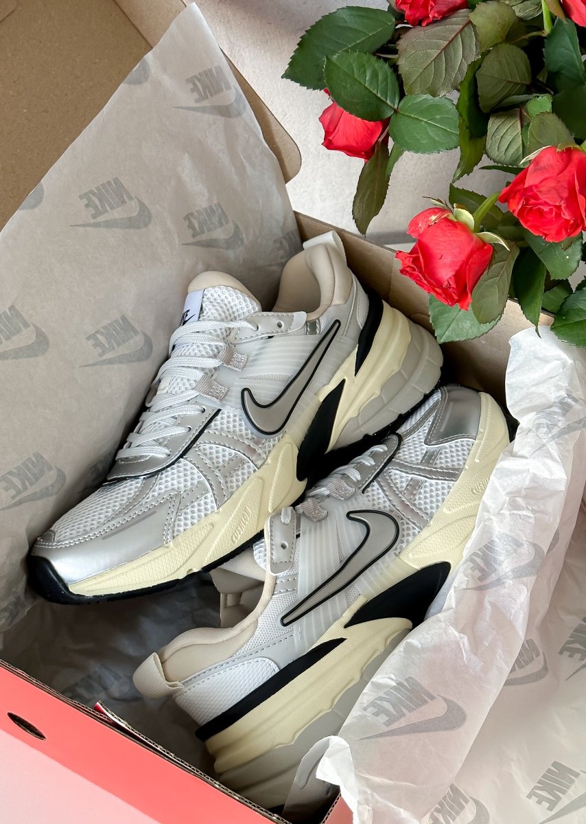 Nike V2K Runtekk Summit White Metalic Silver - oceanhype - 