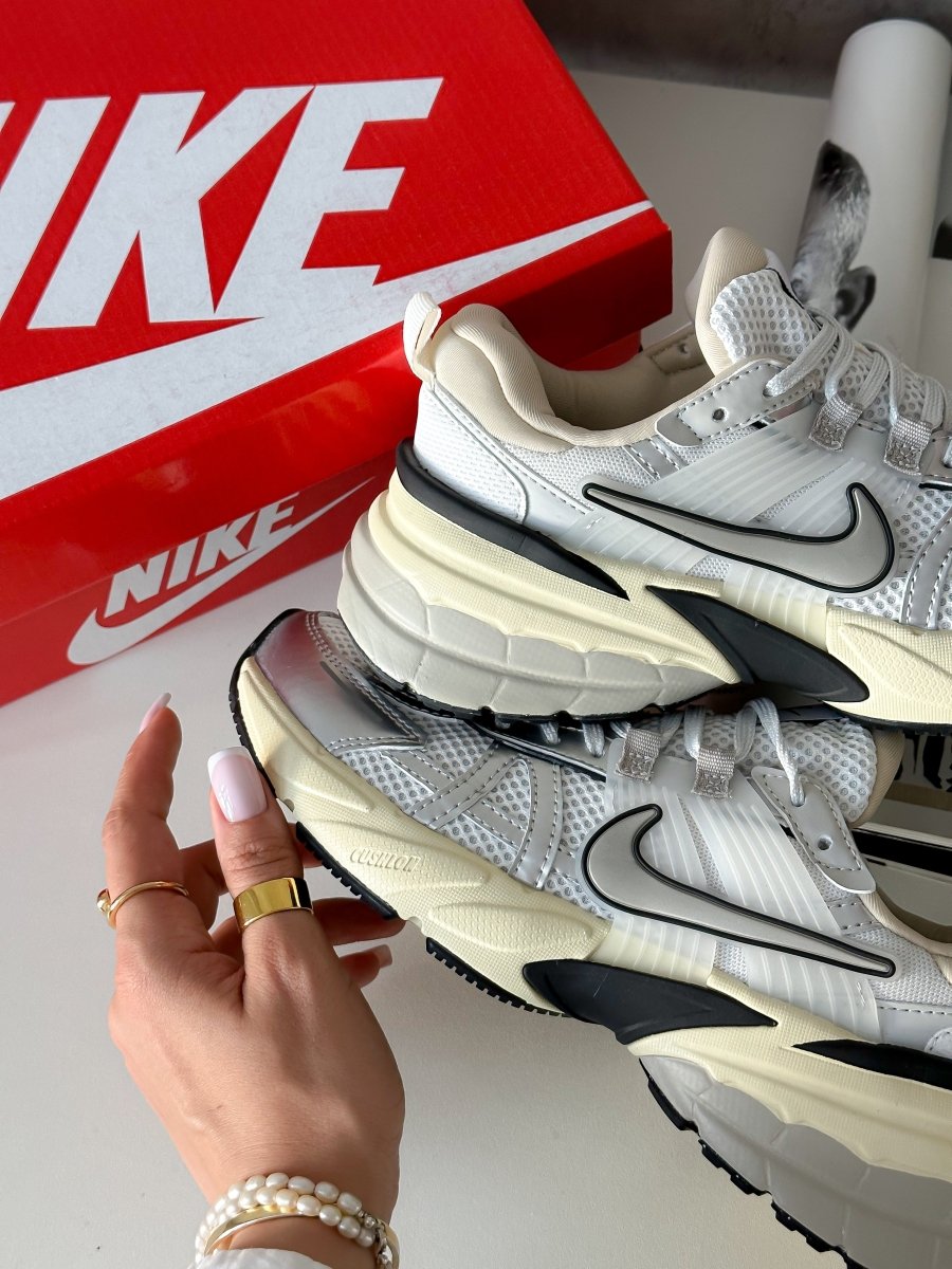 Nike V2K Runtekk Summit White Metalic Silver - oceanhype - 