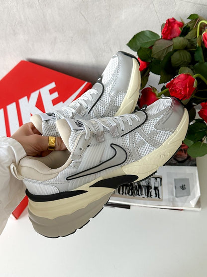Nike V2K Runtekk Summit White Metalic Silver - oceanhype - 