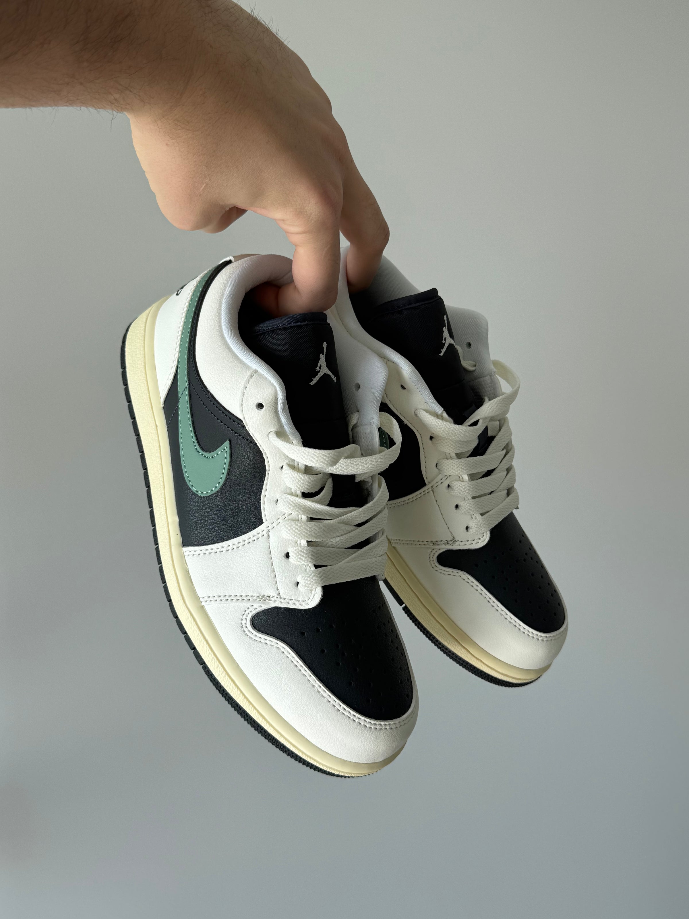 Nike Jordan 1 Low Retro Jade Smoke