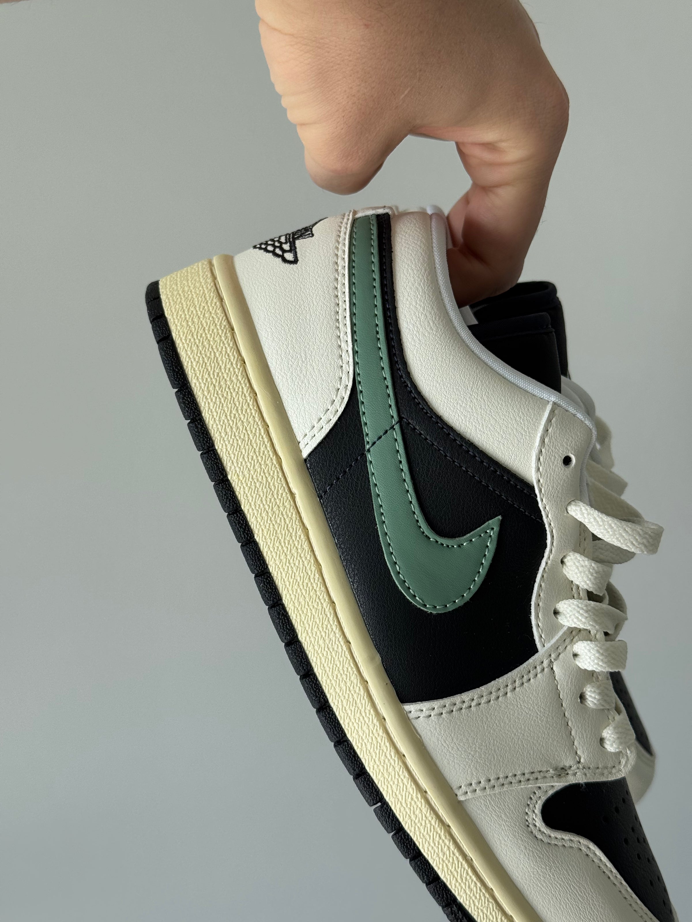 Nike Jordan 1 Low Retro Jade Smoke