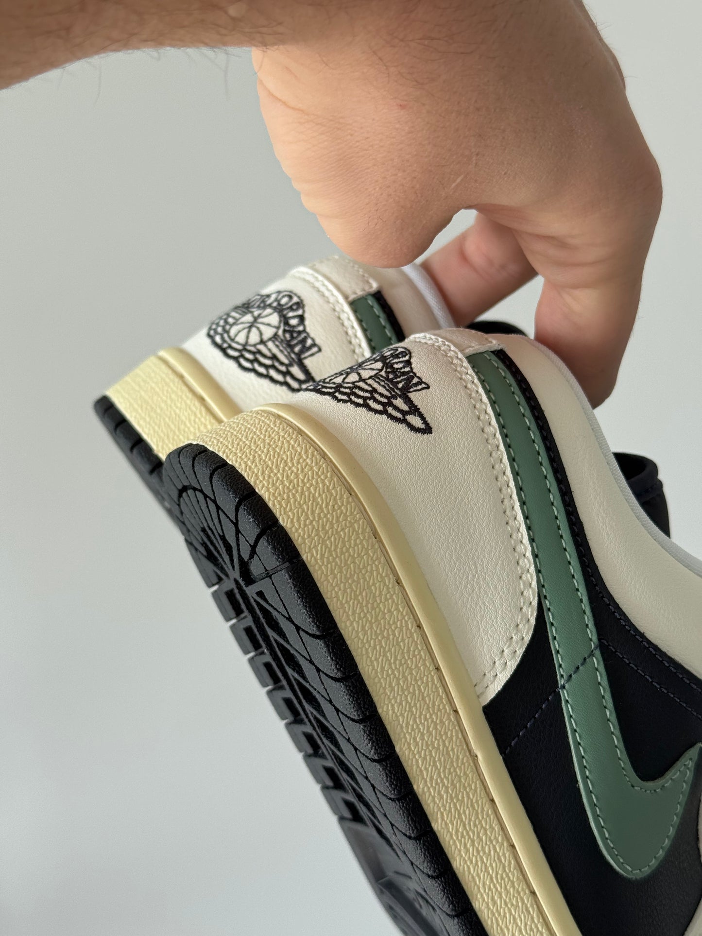 Nike Jordan 1 Low Retro Jade Smoke
