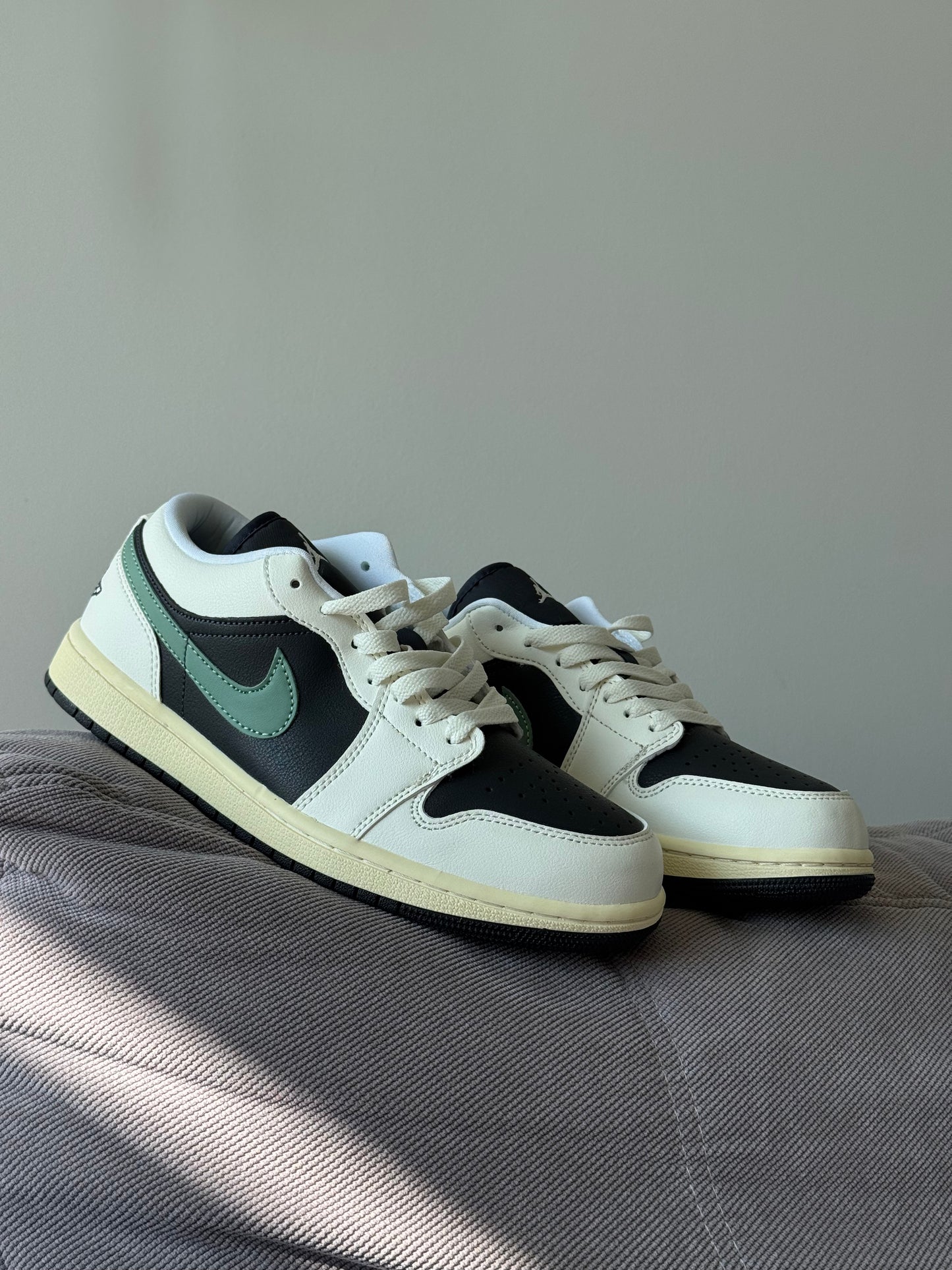 Nike Jordan 1 Low Retro Jade Smoke