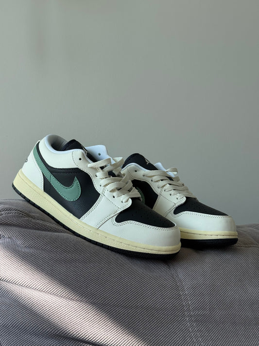 Nike Jordan 1 Low Retro Jade Smoke