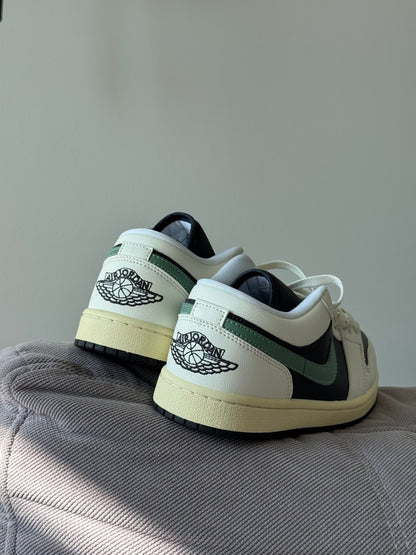 Nike Jordan 1 Low Retro Jade Smoke