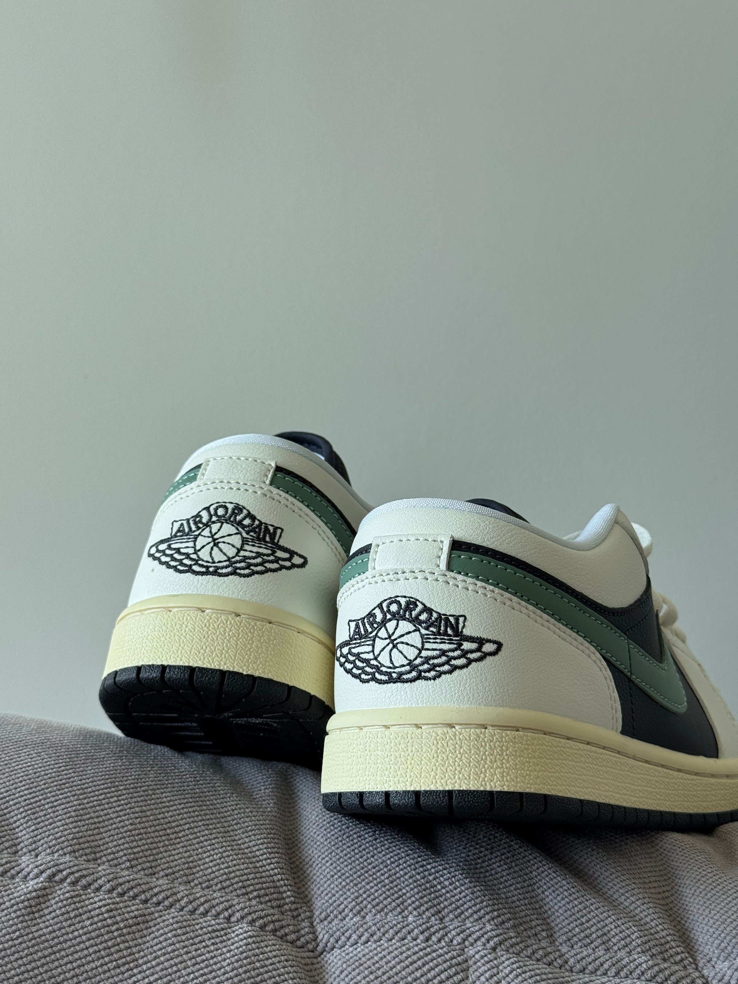 Nike Jordan 1 Low Retro Jade Smoke